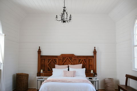 Old White Church Bed And Breakfast - Accommodation Guide 2