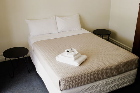 The Australian Hotel Motel - Accommodation China 8