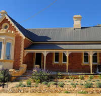 The Monarch Tumut - Accommodation Guide