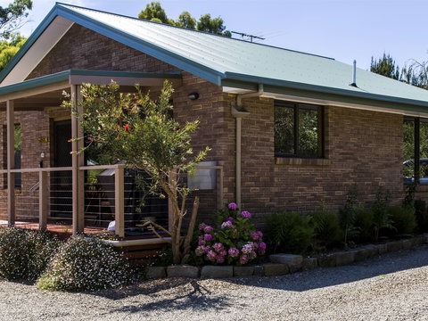 Abs By The Bay - Accommodation Guide 1