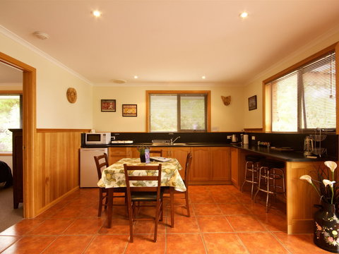 Abs By The Bay - Accommodation Guide 2