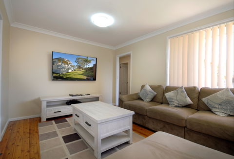 Barrack Point Holidays At Warilla Bowling Club - Accommodation Guide 1