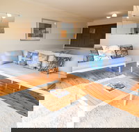 Coastal Horizons at Caves Beach