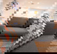 Contemporary Esprit with river reserve access - Accommodation Guide