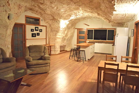 Dug Out B&B - Accommodation Asia 1