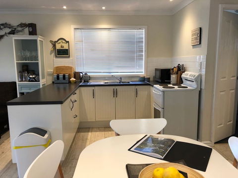 Flutterby's Beach Retreat Preston Beach - Accommodation Guide 1