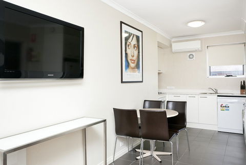 Forrest Hotel And Apartments - Accommodation Guide 1