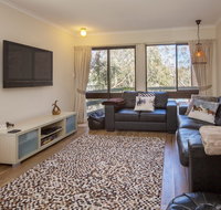 Lakeside Townhouse - Accommodation Guide