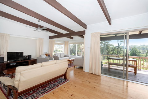 Mollymooks Tee To Sea - Accommodation Asia 1