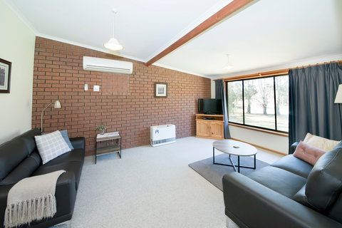 Murray Bank Holiday Units - Accommodation Asia 1