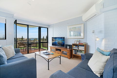 Newcastle Short Stay Apartments - Flagstaff Apartment - Accommodation Guide 2