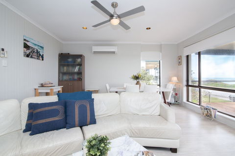 Shanti By The Sea - Accommodation Asia 1
