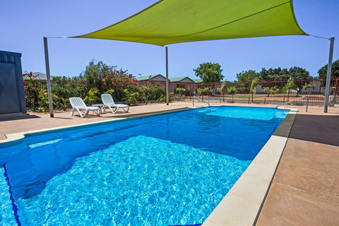 The Cove Holiday Village - Accommodation China 0