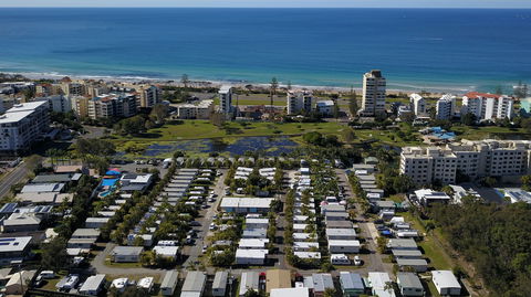 Alex Beach Cabins And Tourist Park - Accommodation Asia 0