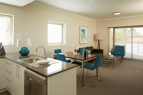 Baileys Serviced Apartments - Accommodation Guide 0