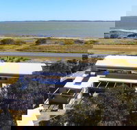 Coorong Aurora - Breathtaking Waterfront Escape - Accommodation Asia