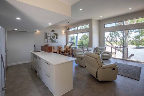 Greenbanks - River Shack Rentals - Accommodation Asia 2