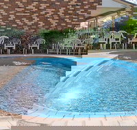 Highway Inn Motel - Accommodation Guide