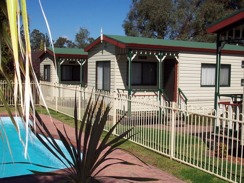 Parkes Country Cabins - Accommodation China 0