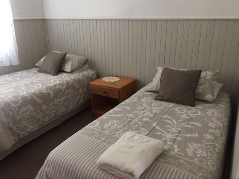 Riverland Holiday Cottage - Accommodation Asia 2