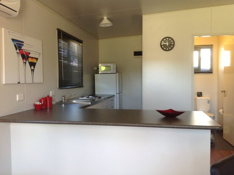Sapphire City Caravan Park - Accommodation Guide 1