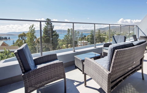 Summit 11 - Accommodation Guide 0