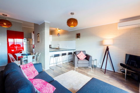 Summit 11 - Accommodation Guide 1