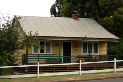 Pemberton Backpackers YHA & Budget Cottages - Accommodation Guide 2
