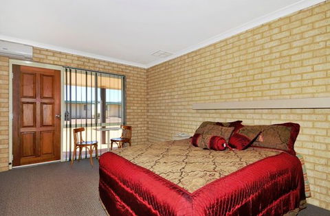 Drakesbrook Hotel Motel - Accommodation Guide 0