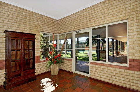 Drakesbrook Hotel Motel - Accommodation Guide 1