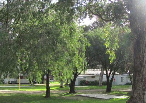 Lake Clifton Caravan Park - Accommodation Guide 2