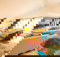 Canal Elegance in Yunderup