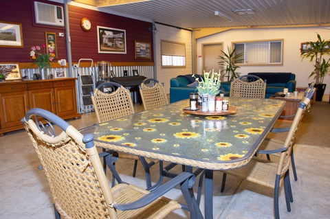 Chrissie's Dongara - Accommodation Guide 0