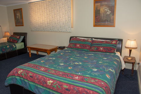 Chrissie's Dongara - Accommodation Guide 2