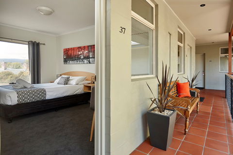 Elphin  Motel & Serviced Apartments - Accommodation Asia 1
