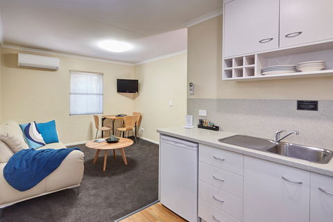 Elphin  Motel & Serviced Apartments - Accommodation Asia 2