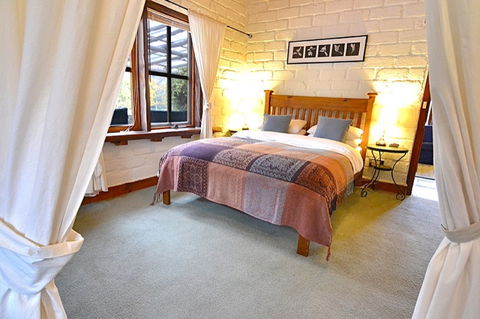 Feathertop Retreat - Accommodation Asia 2