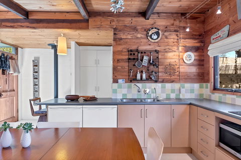 Holiday Retreat At 5 Sturt - Accommodation Asia 1