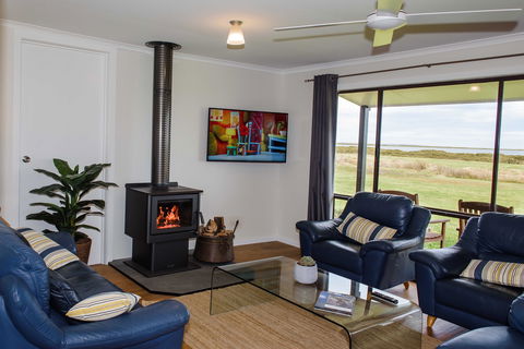 Port Albert Waterview Retreat - Accommodation Guide 2