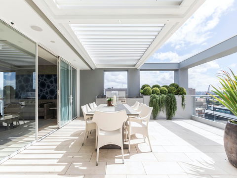 Wylde St Penthouse - Accommodation Guide 1