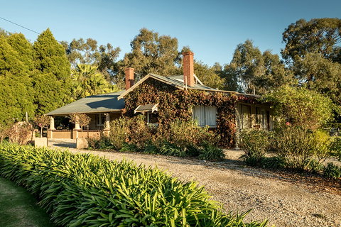 Barristers Block Vigneron Villa - Accommodation Asia 0