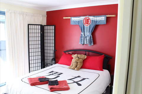 Golf At Glasshouse Rocks - Accommodation Asia 0