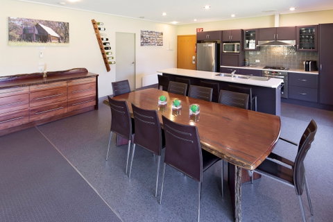 Kickenback Chalet - Accommodation Guide 2