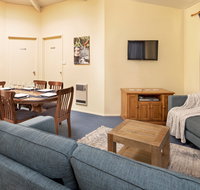 Leo's Cottage - Accommodation Guide
