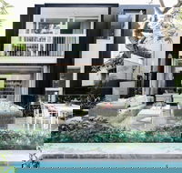 Luxico - Harbourside Retreat