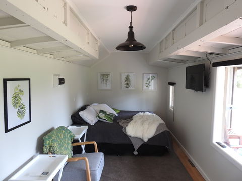 Miners Ridge Vineyard Railway Carriage B&B - Accommodation Asia 0
