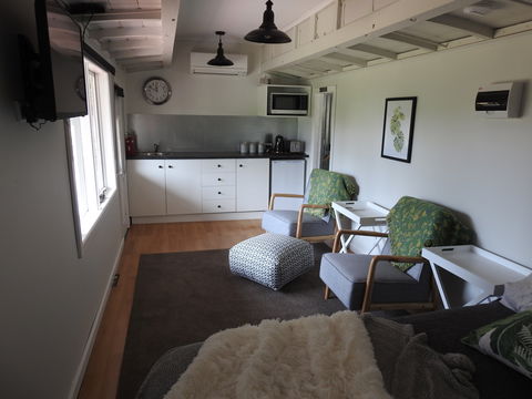 Miners Ridge Vineyard Railway Carriage B&B - Accommodation Asia 2