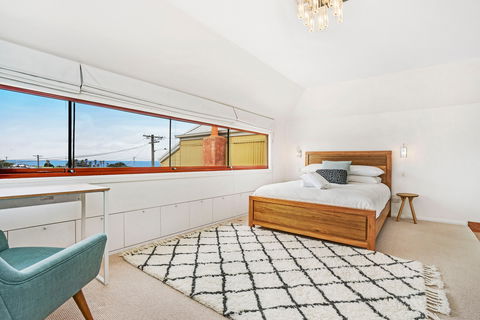 Newcastle Executive Homes - Oceanview Terrace - Accommodation Guide 0