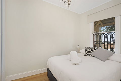 Newcastle Executive Homes - Oceanview Terrace - Accommodation Guide 1