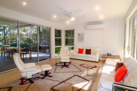 Pelican Escape 11 - Accommodation Asia 2